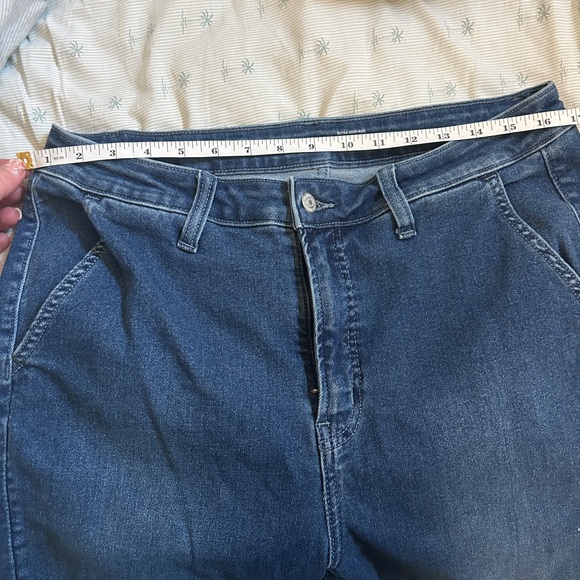 Old Navy Women’s Flare Trouser Jeans - Picture 3 of 3